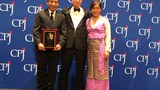 དོན་འགྲུབ་དབང་ཆེན་ལགས་སུ་༢༠༡༢ལོར་རྒྱལ་སྤྱིའི་གསར་འགོད་རང་དབང་གི་གཟེངས་རྟགས་ཐོབ་པ་དངོས་སུ་བཞེས་སྐབས། ༢༠༡༨།༡༡།༢༠