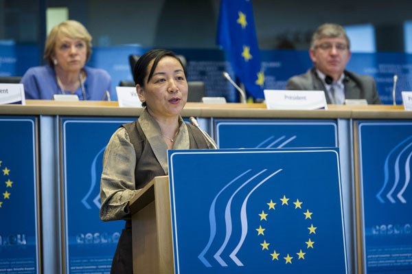 བཀའ་བློན་བདེ་སྐྱིད་ཆོས་དབྱངས་མཆོག་གིས་ཡོ་རོབ་མཉམ་སྦྲེལ་ནང་གཏམ་བཤད་སྐབས། ༢༠༡༣།༤།༡༨ བཀའ་བློན་བདེ་སྐྱིད་ཆོས་དབྱངས་མཆོག་གིས་ཡོ་རོབ་མཉམ་སྦྲེལ་ནང་གཏམ་བཤད་སྐབས། ༢༠༡༣།༤།༡༨