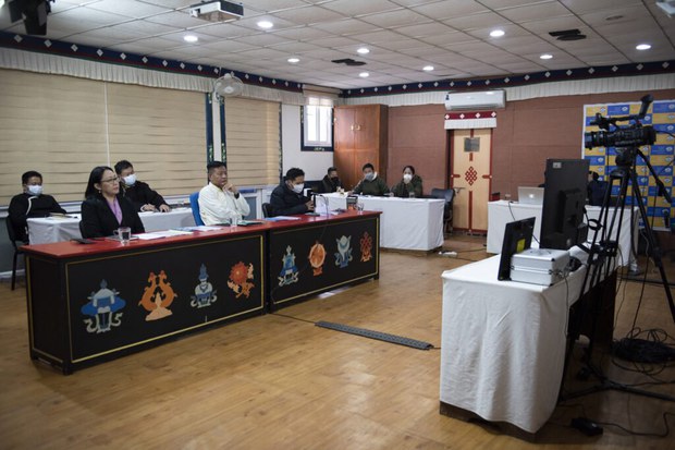 སྲིད་སྐྱོང་མཆོག་གིས་སྐུ་ཚབ་དོན་གཅོད་རྣམ་པ་དང་ལྷན་ཆབ་སྲིད་དང་འཛིན་སྐྱོང་གི་ལས་དོན་གནང་ཕྱོགས་ཐད་དྲ་ཐོག་ཚོགས་འདུ་གནང་ཡོད་པ། སྲིད་སྐྱོང་མཆོག་གིས་སྐུ་ཚབ་དོན་གཅོད་རྣམ་པ་དང་ལྷན་ཆབ་སྲིད་དང་འཛིན་སྐྱོང་གི་ལས་དོན་གནང་ཕྱོགས་ཐད་དྲ་ཐོག་ཚོགས་འདུ་གནང་ཡོད་པ།