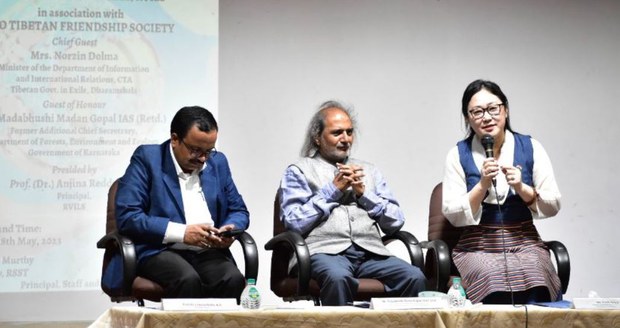 ཕྱི་དྲིལ་བཀའ་བློན་ནོར་འཛིན་སྒྲོལ་མ་ལགས་ནས་རྒྱ་གར་ལྷོ་ཕྱོགས་སུ་སྐོར་བསྐྱོད་ཐོག་མ་དེ་གནང་བ།