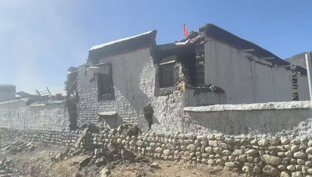 བོད་རང་སྐྱོང་ལྗོངས་ཟེར་བའི་དམར་ཤོག་དྲུང་ཆེ་ཡིས་དིང་རི་སླར་གསོ་བསྐྱར་སྐྲུན་དང་མཉམ་མཐའ་མཚམས་བརྟན་ལྷིང་གླེང་བར་གནད་དོན་དབྱེ་ཞིབ་པས་རྒྱ་ནག་གཞུང་གིས་གནོད་ཐེབས་ས་ཁུལ་གྱི་བསྐྱར་གསོའི་ལས་དོན་ཆབ་སྲིད་ལ་སྦྱར་བར་སྐྱོན་བརྗོད་གནང་སོང་།