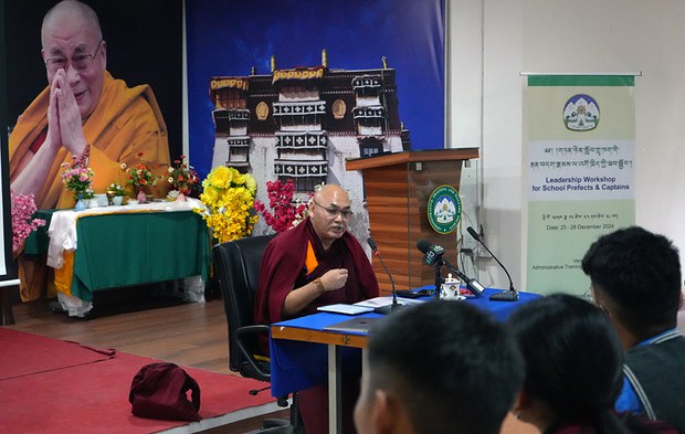 འགོ་ཁྲིད་ཚད་ལྡན་ཞིག་ཡིན་དགོས་ན་ཚད་ལྡན་གྱི་ཤེས་ཡོན་དང་དྲང་བདེན་དགོས་གལ་ཆེ་ཞེས། སྤྱི་འཐུས་ཚོགས་གཙོ་མཆོག་གིས་གསུངས་པ། འགོ་ཁྲིད་ཚད་ལྡན་ཞིག་ཡིན་དགོས་ན་ཚད་ལྡན་གྱི་ཤེས་ཡོན་དང་དྲང་བདེན་དགོས་གལ་ཆེ་ཞེས། སྤྱི་འཐུས་ཚོགས་གཙོ་མཆོག་གིས་གསུངས་པ།