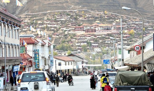 རྒྱ་ནག་གཞུང་གིས་བྲག་མགོ་ཁུལ་དུ་ཕྱི་ཕྱོགས་སུ་འབྲེལ་བ་བྱས་མི་ཆོག་པའི་དམ་དྲགས་དང་ཁ་པར་ལ་ཞིབ་བཤེར་རིགས་བྱེད་བཞིན་ཡོད་འདུག