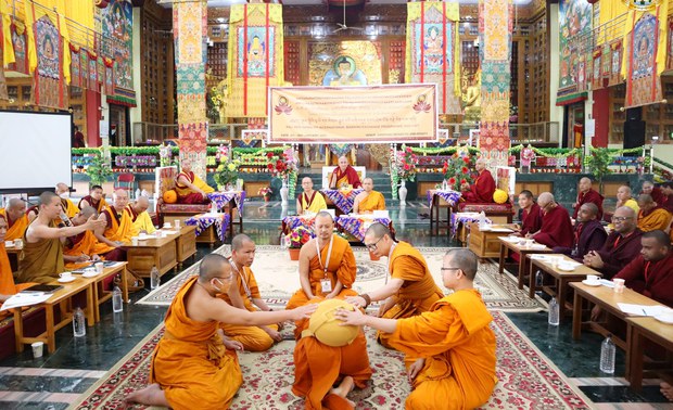 གནས་བརྟན་སྡེ་པའི་ལུགས་ཀྱི་དགེ་འདུན་པ་དང་མཉམ་ཤེས་ཡོན་བརྗེ་ལེན་གྱི་འདུ་འཛོམས་གནང་འདུག གནས་བརྟན་སྡེ་པའི་ལུགས་ཀྱི་དགེ་འདུན་པ་དང་མཉམ་ཤེས་ཡོན་བརྗེ་ལེན་གྱི་འདུ་འཛོམས་གནང་འདུག