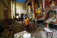བོད་ཀྱི་ནུབ་བརྒྱུད་སྐྱིད་གྲོང་སོགས་སུ་ས་ཡོམ་གྱི་གོད་ཆག་བྱུང་སྐབས། ༢༠༡༥།༤།༢༥