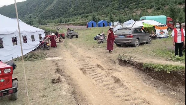 འབར་ཁམས་ས་ཡོམ་གྱི་གནོད་ཐེབས་ས་ཁུལ་དུ་བོད་མི་ཚོ་རོགས་སྐྱོར་ཆེད་ཡོང་རྒྱུ་བཀག་འགོག་བྱེད་ཀྱི་འདུག་ཟེར། འབར་ཁམས་ས་ཡོམ་གྱི་གནོད་ཐེབས་ས་ཁུལ་དུ་བོད་མི་ཚོ་རོགས་སྐྱོར་ཆེད་ཡོང་རྒྱུ་བཀག་འགོག་བྱེད་ཀྱི་འདུག་ཟེར།