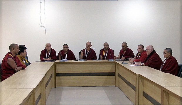 ཧི་མ་ལ་ཡའི་རི་བརྒྱུད་ཀྱི་ནང་པའི་སྐུ་ཚབ་རྣམ་པས་ཆོས་ཚོགས་ཐེངས་༡༤པའི་ཐོག་བཞག་པའི་གྲོས་ཆོད་ལ་རྒྱབ་སྐྱོར། ཧི་མ་ལ་ཡའི་རི་བརྒྱུད་ཀྱི་ནང་པའི་སྐུ་ཚབ་རྣམ་པས་ཆོས་ཚོགས་ཐེངས་༡༤པའི་ཐོག་བཞག་པའི་གྲོས་ཆོད་ལ་རྒྱབ་སྐྱོར།