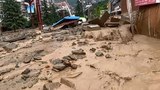 བོད་ནང་གི་ཁྲོ་ཆུ་རྫོང་དུ་ཆར་ཞོད་རྐྱེན་གྱིས་ཆུ་ལོག་གནོད་སྐྱོན་ཤུགས་ཆེན་བྱུང་ཡོད་འདུག