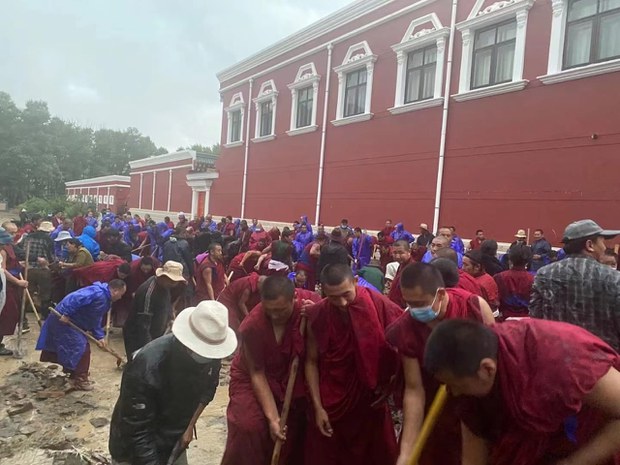 མདོ་སྨད་བསང་ཆུ་རྫོང་དང་རེབ་གོང་ཕྱོགས་སུ་ཆུ་ལོག་རྒྱུག་ནས་ཚད་གཞི་མི་འདྲ་བའི་གནོད་འཚེ་ཕོག་འདུག མདོ་སྨད་བསང་ཆུ་རྫོང་དང་རེབ་གོང་ཕྱོགས་སུ་ཆུ་ལོག་རྒྱུག་ནས་ཚད་གཞི་མི་འདྲ་བའི་གནོད་འཚེ་ཕོག་འདུག