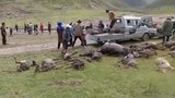 མང་ར་རྫོང་གི་ཆུ་ལོག་གནོད་ཐེབས་ཡུལ་མི་ཚོར་སྲིད་གཞུང་གི་རོགས་སྐྱོར་མེད་པ་དང་བཟའ་ཆས་ཉོ་བར་མི་གཏོང་བ་སོགས་ཀྱི་བཀའ་ངལ་འཕྲད་བཞིན་ཡོད་འདུག