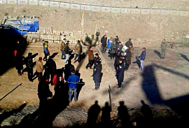 འཛམ་ཐང་ལ་ས་རྩོད་བྱུང་ནས་བོད་མི་བཞི་ལ་རྨས་སྐྱོན་བྱུང་བ།