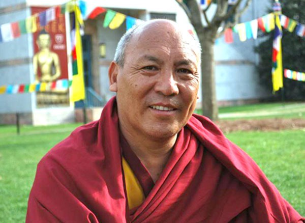 ཀུན་སློང་འཁྱེར་བཟོའི་ཐོག་གི་གསུང་བཤད། ཀུན་སློང་འཁྱེར་བཟོའི་ཐོག་གི་གསུང་བཤད།
