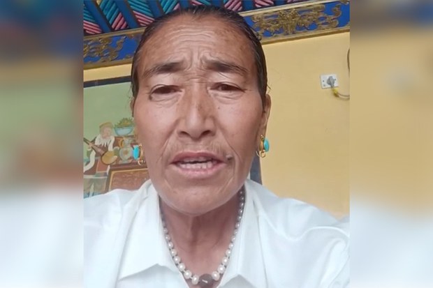 མགོན་པོ་སྐྱིད་ལགས་གློད་གྲོལ་བཏང་ཡོད་ཀྱང་ལྷ་སར་སྡོད་མི་བཅུག་པར་བླ་བྲང་དུ་ཕྱིར་ཕུད་གཏོང་རྒྱུའི་ཉེན་ཁ་ཡོད་པ། མགོན་པོ་སྐྱིད་ལགས་གློད་གྲོལ་བཏང་ཡོད་ཀྱང་ལྷ་སར་སྡོད་མི་བཅུག་པར་བླ་བྲང་དུ་ཕྱིར་ཕུད་གཏོང་རྒྱུའི་ཉེན་ཁ་ཡོད་པ།