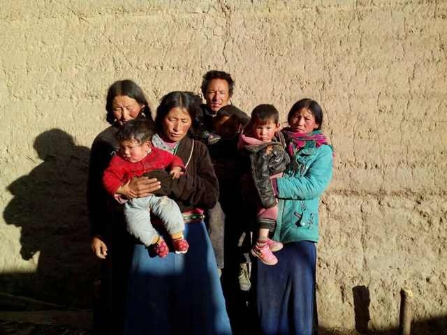 ཀླུ་ཆུ་ནས་མགོན་པོ་ཚེ་རིང་གིས་རང་ལུས་མེ་བསྲེགས།