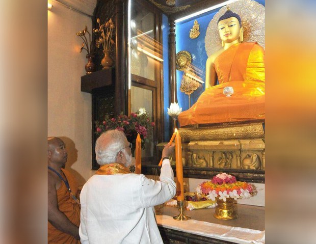 རྒྱ་གར་གྱི་སྲིད་བློན་Narendra Modམཆོག་གནས་མཆོག་རྡོ་རྗེ་གདན་ལ་ཕེབས་སྐབས། ༢༠༡༥།༩།