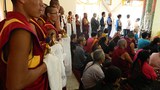 ༸གོང་ས་མཆོག་ཧོན་སུར་དུ་ཆོས་འབྲེལ་ལེགས་གྲུབ་རྗེས་འབེ་ལ་ཀོ་པིར་ཞབས་སོར་འཁོར་པ།