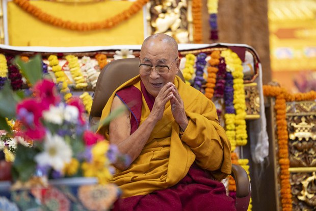 སྤྱི་ནོར་༸གོང་ས་༸སྐྱབས་མགོན་ཆེན་པོ་མཆོག་གིས་དགོན་སྡེ་ཁག་ནས་བཤད་སྒྲུབ་བསྟན་པར་སློབ་གཉེར་གནང་རྒྱུ་གལ་གནད་ཆེན་པོ་ཡིན་སྐོར་དེ་རིང་ཆོས་སྡེ་བཀྲིས་ལྷུན་པོ་དགོན་པར་ཕེབས་སྟོན་མཛད་སྒོའི་ཐོག་ལམ་སྟོན་གནང་སོང་། སྤྱི་ནོར་༸གོང་ས་༸སྐྱབས་མགོན་ཆེན་པོ་མཆོག་གིས་དགོན་སྡེ་ཁག་ནས་བཤད་སྒྲུབ་བསྟན་པར་སློབ་གཉེར་གནང་རྒྱུ་གལ་གནད་ཆེན་པོ་ཡིན་སྐོར་དེ་རིང་ཆོས་སྡེ་བཀྲིས་ལྷུན་པོ་དགོན་པར་ཕེབས་སྟོན་མཛད་སྒོའི་ཐོག་ལམ་སྟོན་གནང་སོང་།