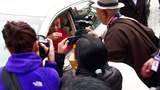 ༸གོང་ས་མཆོག་བཞུགས་སྒར་དུ་༸ཞབས་སོར་བདེ་བར་འཁོད་གནང་མཛད་པ།
