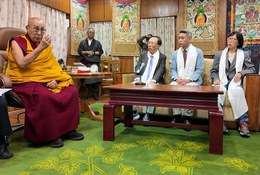 ༸གོང་ས་༸སྐྱབས་མགོན་ཆེན་པོ་མཆོག་གིས་ཚང་མ་མཐུན་སྒྲིལ་ཐོག་མཉམ་གནས་ཐུབ་རྒྱུ་དེ་མགོན་པོ་མཆོག་གི་ཐུགས་རེ་གཙོ་བོ་ཡིན་ཞེས་རྒྱ་རིགས་ཚན་རིག་པ་ཚོར་བཀའ་སྩལ་མཛད་འདུག