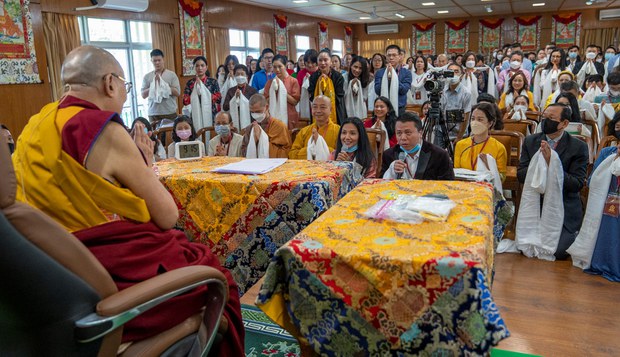 ༧གོང་ས་མཆོག་གིས་ཝི་ཏི་ནམ་གྱི་དད་ལྡན་པ་ཤེས་ཡོན་ཅན་དང་ཚོང་པ་སོགས་ལ་དམིགས་བསལ་མཇལ་ཁ་དང་བཀའ་སློབ་སྩལ་བ།