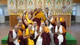 ༸གོང་ས་༸སྐྱབས་མགོན་ཆེན་པོ་མཆོག་གིས་སྔགས་ཀྱི་སློབ་གཉེར་ཐོན་རིམ་དྲུག་པའི་དགེ་བཤེས་མ་དགུ་དང་སོག་རིགས་དད་ལྡན་པ་ཁག་ཅིག་ལ་མཇལ་ཁ་སྩལ་བ།
