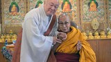 ༸གོང་ས་༸སྐྱབས་མགོན་ཆེན་པོ་མཆོག་གིས་ཀོ་རི་ཡའི་དད་ལྡན་པ་ཁག་ཅིག་ལ་མཇལ་ཁ་སྩལ་གནང་ཡོད་པ།
