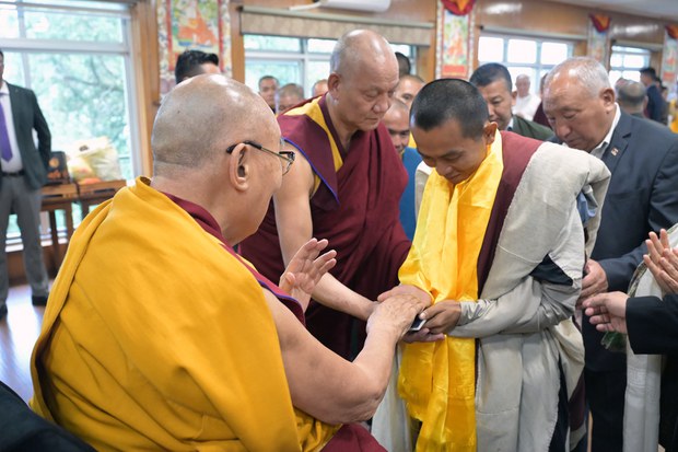 ༸གོང་ས་༸སྐྱབས་མགོན་ཆེན་པོ་མཆོག་གིས་དཀའ་ཁག་ཆེ་བའི་དུས་སྐབས་འདིར་༸རྒྱལ་དབང་རིན་པོ་ཆེ་ཡོད་བསམ་ནས་བློ་བདེ་པོ་བྱོས་ཞེས་མཇལ་བཅར་བ་ཚོར་བཀའ་སྩལ་མཛད་འདུག