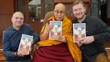 རྩོམ་པ་པོ་ཞིག་གིས་༸གོང་ས་༸སྐྱབས་མགོན་ཆེན་པོ་མཆོག་གི་མཛད་རྣམ་སྐོར་གྱི་རི་མོའི་བསྩམས་སྒྲུང་ཞིག་མགོན་པོ་མཆོག་ལ་སྤྱན་འབུལ་ཞུས་འདུག