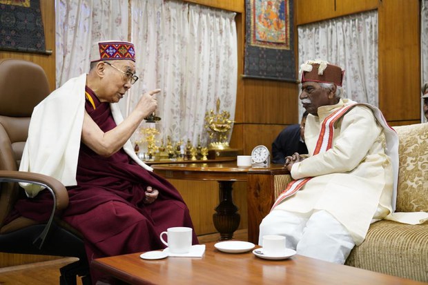 ༸གོང་ས་མཆོག་གིས་ཧི་མ་ཅལ་མངའ་སྡེའི་སྲིད་སྐྱོང་མཆོག་དང་མཇལ་མོལ།
