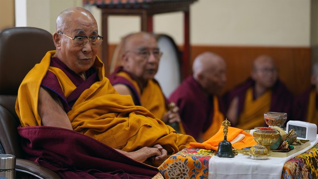 བཞུགས་སྒར་ཐེག་ཆེན་ཆོས་གླིང་གཙུག་ལག་ཁང་དུ་དགའ་ལྡན་ལྔ་མཆོད་ཆེན་མོའི་ཚོགས་མགོན་དུ་༧གོང་ས་༧སྐྱབས་མགོན་ཆེན་པོ་མཆོག་གིས་དབུ་བཞུགས་མཛད་པ། བཞུགས་སྒར་ཐེག་ཆེན་ཆོས་གླིང་གཙུག་ལག་ཁང་དུ་དགའ་ལྡན་ལྔ་མཆོད་ཆེན་མོའི་ཚོགས་མགོན་དུ་༧གོང་ས་༧སྐྱབས་མགོན་ཆེན་པོ་མཆོག་གིས་དབུ་བཞུགས་མཛད་པ།