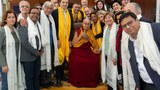 ༸གོང་ས་༸སྐྱབས་མགོན་ཆེན་པོ་མཆོག་ལ་ཕྱི་ལོ་༢༠༢༥ལོའི་མར་ཁུ་རི་གསེར་གྱི་གཟེངས་རྟགས་འབུལ་བཞེས་མཛད་འདུག