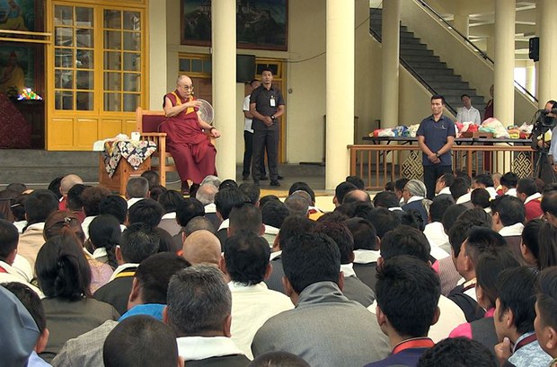 རྒྱལ་སྤྱིའི་སྤྱིའི་དབུ་མའི་ལམ་མི་མང་ཚོགས་ཆེན་ཐེངས་དང་པོ། རྒྱལ་སྤྱིའི་སྤྱིའི་དབུ་མའི་ལམ་མི་མང་ཚོགས་ཆེན་ཐེངས་དང་པོ།