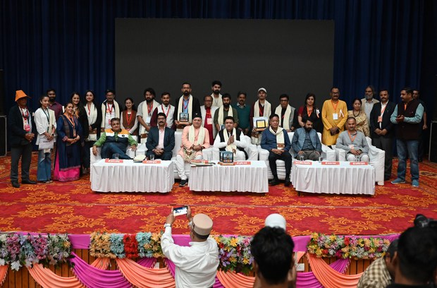 བདེ་སྐྱིད་ཤེས་རབ་ཅེས་པ་༧གོང་ས་མཆོག་གི་དངོས་བྱུང་མཛད་རྣམ་གྱི་གློག་བརྙན་ནི་སྟོབས་ཤུགས་ལྡན་པའི་གློག་བརྙན་ཞིག་ཏུ་གྱུར་ངེས་རེད་ཅེས། སྲིད་སྐྱོང་མཆོག་གིས་ཧི་མ་ཅཱལ་གློག་བརྙན་དུས་སྟོན་ཐོག་གསུངས་པ།