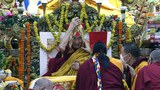 ༸གོང་ས་མཆོག་གིས་བོད་རྒྱ་ཆེའི་མི་མང་གི་རེ་འདོད་ལྟར་ངོས་རང་ཚེ་རིང་པོ་བསྡད་རྒྱུར་སེམས་ཤུགས་བསྐྱེད་ནས་སྡོད་ཡོད་ཅེས་ས་སྐྱའི་ཆོད་བརྒྱུད་འཛིན་པ་ཡོངས་ནས་བརྟན་བཞུགས་བསྟར་འབུལ་སྐབས་བཀའ་གནང་སོང་།