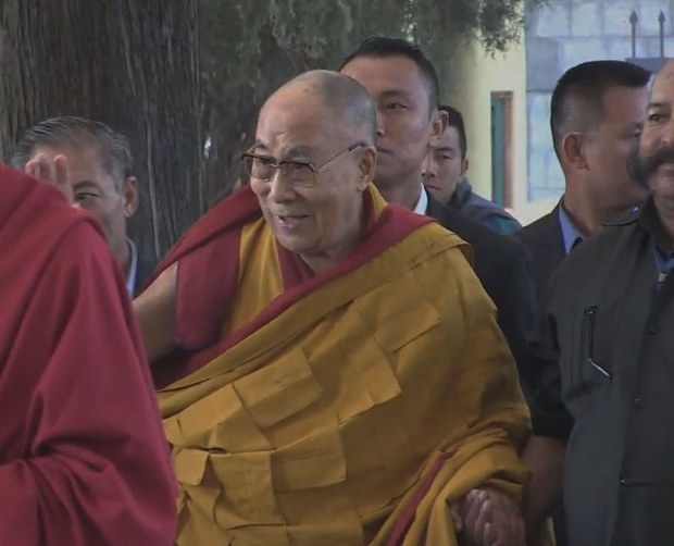 ༸གོང་ས་མཆོག་ནས་ལམ་གཙོ་རྣམ་གསུམ་གྱི་ཆོས་འབྲེལ་དབུ་འཛུགས།