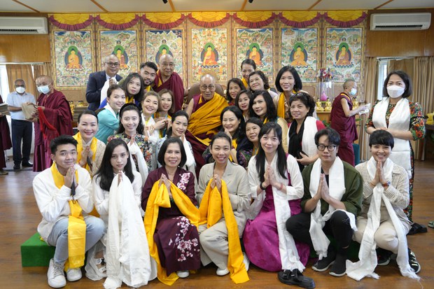 ༧གོང་ས་མཆོག་གིས་ཝི་ཏི་ནམ་གྱི་མཇལ་ཁ་ཞུ་མཁན་ཚོར། གཞན་ཕན་གྱི་བསམ་པ་དང་སྙིང་རྗེའི་ཉམས་ལེན་གནང་དགོས་པའི་བཀའ་སྩལ་བ།