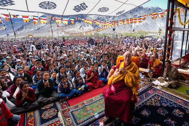 ༸གོང་ས་མཆོག་གིས། མི་ཚང་མ་གཅིག་མཚུངས་ཀྱིས་ངོས་འཛིན་བྱེད་དགོས་པ་ཟངས་དཀར་ཁུལ་དུ་བཀའ་སྩལ་གནང་བ།