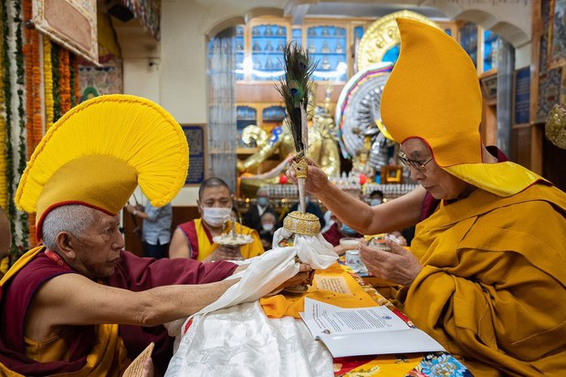 འབྱུང་འགྱུར་ངོས་རང་ལོ་བརྒྱ་བརྒལ་བ་ལ་བོད་རྒྱ་ཆེའི་མི་མང་གི་བསྟན་འགྲོའི་དོན་བྱེད་ཐུབ་ངེས་རེད། ཅེས་༧གོང་ས་མཆོག་གིས་བཀའ་སྩལ།