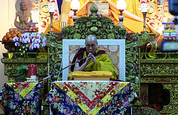 ༸གོང་ས་མཆོག་ནས་སོག་པོའི་ཆོས་ཞུ་བ་རྣམས་ལ་གསུང་ཆོས་དབུ་འཛུགས་མཛད་ཡོད་པ། ༸གོང་ས་མཆོག་ནས་སོག་པོའི་ཆོས་ཞུ་བ་རྣམས་ལ་གསུང་ཆོས་དབུ་འཛུགས་མཛད་ཡོད་པ།