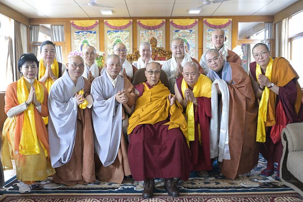 ༧གོང་ས་༧སྐྱབས་མགོན་ཆེན་པོ་མཆོག་གིས་ཉི་ཧོང་དང་ལྷོ་ཀོ་རི་ཡའི་ནང་པའི་ཚོགས་ཆུང་ལ་མཇལ་ཁ་དང་བཀའ་སློབ་བསྩལ་གནང་མཛད་ཡོད་པ། ༧གོང་ས་༧སྐྱབས་མགོན་ཆེན་པོ་མཆོག་གིས་ཉི་ཧོང་དང་ལྷོ་ཀོ་རི་ཡའི་ནང་པའི་ཚོགས་ཆུང་ལ་མཇལ་ཁ་དང་བཀའ་སློབ་བསྩལ་གནང་མཛད་ཡོད་པ།