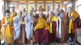 ༧གོང་ས་༧སྐྱབས་མགོན་ཆེན་པོ་མཆོག་གིས་ཉི་ཧོང་དང་ལྷོ་ཀོ་རི་ཡའི་ནང་པའི་ཚོགས་ཆུང་ལ་མཇལ་ཁ་དང་བཀའ་སློབ་བསྩལ་གནང་མཛད་ཡོད་པ།