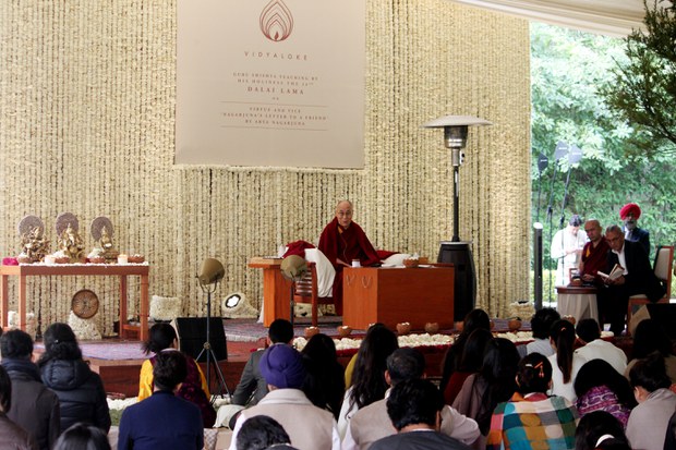 ༧གོང་ས་མཆོག་ནས་རྒྱ་གར་ན་གཞོན་ཁག་ཅིག་ལ་བཤེས་སྤྲིངས་ཀྱི་གསུང་ཆོས་བསྩལ་གནང་བ། ༧གོང་ས་མཆོག་ནས་རྒྱ་གར་ན་གཞོན་ཁག་ཅིག་ལ་བཤེས་སྤྲིངས་ཀྱི་གསུང་ཆོས་བསྩལ་གནང་བ།