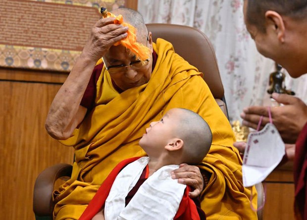 ༧གོང་ས་མཆོག་གིས་དགའ་ལྡན་ཁྲི་ཐོག་༡༠༣པའི་ཆུང་སྲིད་རིན་པོ་ཆེར་མཇལ་ཁ་གནང་།