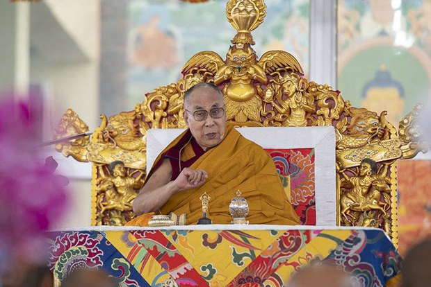 ༧གོང་ས་མཆོག་དཔལ་ས་སྐྱའི་འཇིག་རྟེན་ཞི་བདེའི་སྨོན་ལམ་ཆེན་མོའི་ཚོགས་མགོན་དུ་ཆིབས་བསྒྱུར་སྐྱོང་རྒྱུ། ༧གོང་ས་མཆོག་དཔལ་ས་སྐྱའི་འཇིག་རྟེན་ཞི་བདེའི་སྨོན་ལམ་ཆེན་མོའི་ཚོགས་མགོན་དུ་ཆིབས་བསྒྱུར་སྐྱོང་རྒྱུ།