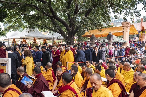 གནས་མཆོག་རྡོ་རྗེ་གདན་དུ་དྲང་ངེས་ལེགས་བཤད་སྙིང་པོའི་བགྲོ་གླེང་འཚོགས་གནང་རྒྱུ། གནས་མཆོག་རྡོ་རྗེ་གདན་དུ་དྲང་ངེས་ལེགས་བཤད་སྙིང་པོའི་བགྲོ་གླེང་འཚོགས་གནང་རྒྱུ།