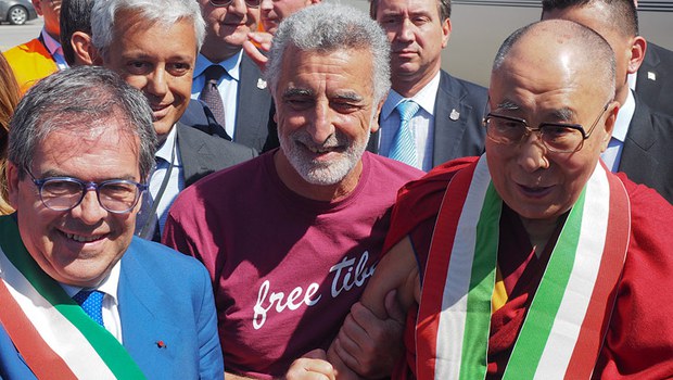 ཨི་ཊ་ལིའི་གྲོང་ཁྱེར་མེ་སི་ནྰ་དང་ཀ་ཊ་ལི་ན་གཉིས་ཀྱི་སྤྱི་ཁྱབ་པས་༧གོང་ས་མཆོག་ལ་ཕེབས་བསུ། ཨི་ཊ་ལིའི་གྲོང་ཁྱེར་མེ་སི་ནྰ་དང་ཀ་ཊ་ལི་ན་གཉིས་ཀྱི་སྤྱི་ཁྱབ་པས་༧གོང་ས་མཆོག་ལ་ཕེབས་བསུ།