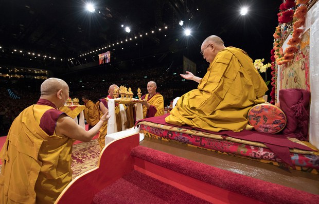 ཆོས་ལུགས་མཐུན་བསྒྲིལ་ཆེད་ཐུགས་སྨོན་གསོལ་འདེབས་བསྩལ་གནང་མཛད་ཡོད་པ། ཆོས་ལུགས་མཐུན་བསྒྲིལ་ཆེད་ཐུགས་སྨོན་གསོལ་འདེབས་བསྩལ་གནང་མཛད་ཡོད་པ།