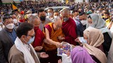 སྤྱི་ནོར་༧གོང་ས་༧སྐྱབས་མགོན་ཆེན་པོ་མཆོག་ལ་དྭགས་གླེ་རུ་ཡོད་པའི་ཇོ་ཁང་དང་ཡེ་ཤུའི་ལྷ་ཁང་། ཁ་ཆེའི་ཕྱག་ཁང་བཅས་ལ་ཆིབས་བསྒྱུར་གནང་ཡོད་པ།