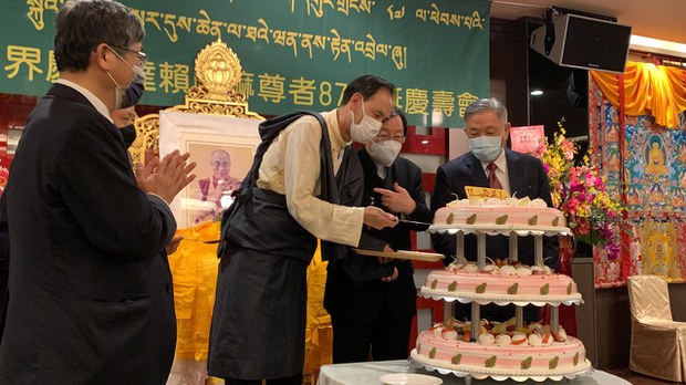 ཐེ་ཝན་ནང་༧གོང་ས་མཆོག་གི་༧སྐུའི་འཁྲུངས་སྐར་སྔ་སྣུར་གྱིས་སྲུང་བརྩི་ཞུས་འདུག ཐེ་ཝན་ནང་༧གོང་ས་མཆོག་གི་༧སྐུའི་འཁྲུངས་སྐར་སྔ་སྣུར་གྱིས་སྲུང་བརྩི་ཞུས་འདུག
