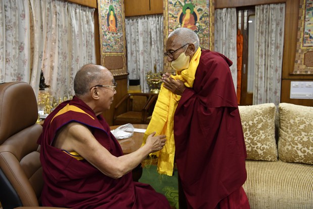 འདི་ལོར་སྤྱི་ནོར་༸གོང་ས་སྐྱབས་མགོན་ཆེན་པོ་མཆོག་ལ་དྭགས་སུ་ཆིབས་སྒྱུར་མཛད་རྒྱུའི་བཀའ་བཞེས་ཟབ་མོ་ཐོབ་ཡོད་པ་ཁྲིག་སེ་རིན་པོ་ཆེ་མཆོག་གིས་འགྲེལ་བརྗོད་གནང་བྱུང་། འདི་ལོར་སྤྱི་ནོར་༸གོང་ས་སྐྱབས་མགོན་ཆེན་པོ་མཆོག་ལ་དྭགས་སུ་ཆིབས་སྒྱུར་མཛད་རྒྱུའི་བཀའ་བཞེས་ཟབ་མོ་ཐོབ་ཡོད་པ་ཁྲིག་སེ་རིན་པོ་ཆེ་མཆོག་གིས་འགྲེལ་བརྗོད་གནང་བྱུང་།